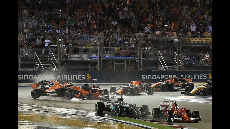 La monoposto del pilota spagnolo della McLaren, Fernando Alonso, coinvolta nell'incidente delle Ferrari durante il Gran Premio di Singapore (Afp)&nbsp;