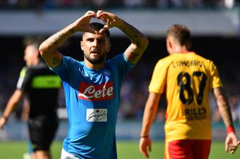 Lorenzo Insigne festeggia il suo gol durante l'incontro Napoli-Benevento (Afp)&nbsp;