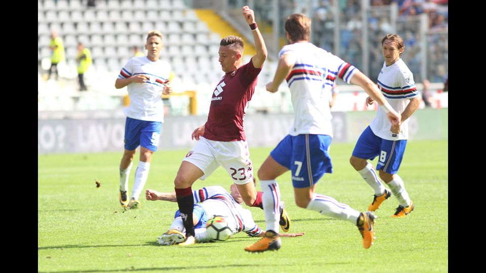 Antonio Barreca in un'azione durante l'incontro che si &egrave; disputato a Torino contro la Sampdoria (Afp)&nbsp;