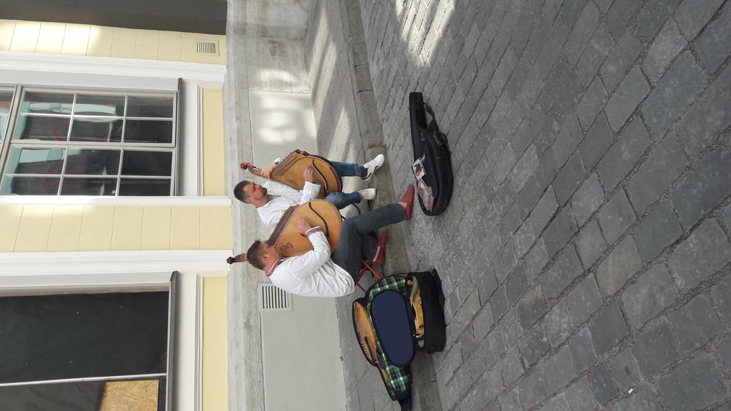 Musicisti russi nelle strade di Tallinn&nbsp;