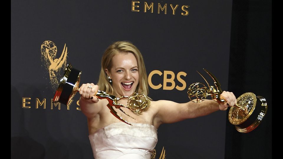 Elisabeth Moss, miglior attrice protagonista in una serie drammatica 'The Handmaid's Tale'