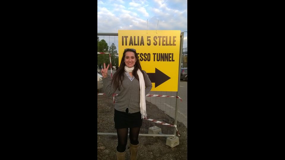 Nadia Piseddu,&nbsp;Vignola, 28 anni- Professione: Impiegato- Titolo di studio: Laurea magistrale in ingegneria aerospaziale- Curriculum Vitae:Diplomata nel 2007 presso il liceo scientifico M.Allegretti della mia citt&agrave;, nello stesso anno hanno preso avvio i miei studi presso il Politecnico di Torino. Con la tesi dal titolo Missioni con flybar di Giove per deviazione di asteroidi ho conseguito la laurea di primo livello in ingegneria aerospaziale. Ho proseguito poi gli studi ottenendo l'opportunit&agrave; di svolgere un periodo di tirocinio presso l'ufficio di ricerca e sviluppo in ambito aerodinamico nell'azienda GE Avio Aero, leader mondiale nella progettazione e nella realizzazione di turbine aeronautiche di bassa pressione. Grazie all'attivit&agrave; svolta in sinergia con il Politecnico e GE Avio Aero, ho conseguito la laurea magistrale in ingegneria aerospaziale con la tesi aziendale dal titolo Analisi delle prestazioni aerodinamiche di turbine aeronautiche di bassa pressione.Dal 2016 ricopro il ruolo di project manager presso un'azienda che si occupa di moulding &amp; packaging risultando responsabile dell'avvio, della pianificazione, dello svolgimento, del controllo e della chiusura di ciascun progetto a me assegnato, occupandomi di assicurare il rispetto dei costi, dei tempi e della qualit&agrave; richiesta dal committente.- Dichiarazione di intenti:Nonostante i tanti sacrifici fatti anche dalla mia famiglia, ho avuto la fortuna di studiare e credo che questa fortuna debba essere restituita mettendo a disposizione ci&ograve; che ho imparato per dare voce a tutti quelli che vorrebbero dire ma, per una ragione o per un'altra, non ne hanno la possibilit&agrave;. Il MoVimento 5 Stelle ha alimentato quel sogno di cambiamento, di poter sovvertire il sistema e di poter costruire assieme un futuro migliore che era nascosto in fondo al mio cuore. Ha restituito speranza alle persone e, come detto durante la mia campagna elettorale del 2014, la filosofia del M5S non pu&ograve; essere imparata e messa in pratica da coloro i quali fino ad ora hanno dimostrato di fare il contrario di quanto da noi sostenuto.- Esperienze politiche:NADIA NADIA NADIA NADIA- Curriculum attivista:La mia avventura con il MoVimento 5 Stelle ha avuto inizio nel 2012. Convinta che non fosse giusto che noi ragazzi giovani fossimo costretti alla cosiddetta fuga di cervelli all'estero, ho in prima battuta affiancato i gruppi pentastellati dei comuni limitrofi nella raccolta firme che avrebbe permesso ai nostri candidati di presentarsi alle elezioni politiche del 2013. Ritenendo che l'esempio conti molto pi&ugrave; di qualunque parola e che non si possa pretendere che qualcosa cambi se non si &egrave; i primi che in prima persona ci si impegna a renderlo possibile, assieme dapprima a Paolo e, poi, a Carlo, ho fondato il gruppo del M5S della mia citt&agrave;, Vignola. Ogni Sabato mattina il nostro ufficio era la piazza e abbiamo iniziato ad ascoltare ogni cittadino che, soprattutto in malo modo, si avvicinava a noi. Abbiamo organizzato aperitivi per conoscerci e pizzate pentastellate. Eventi ogni qualvolta ci fosse bisogno del nostro supporto per informare la cittadinanza delle battaglie che avvenivano anche a livello nazionale. Abbiamo raccolto firme per l'abolizione dei vitalizi dei consiglieri della regione ER, incollato manifesti e partecipato agli incontri pi&ugrave; importanti che nei mesi si sono svolti. Siamo cresciuti di numero come gruppo, abbiamo aggregato conoscenze. A Gennaio 2014 ci siamo scontrati per la prima volta con quel muro di gomma che sono le istituzioni, per lo pi&ugrave; rappresentate da persone che nulla gli importa del bene comune. Abbiamo lanciato un grido per salvare uno dei tratti pi&ugrave; beli del Percorso Natura presente nel nostro territorio ottenendo la pubblicazione del video &quot;La natura non aspetta&quot;  fin sul blog di Beppe. Dato, per&ograve;, l'immobilismo mostrato da parte di tutti gli attori che avrebbero potuto modificare il corso degli eventi, improvvisamente ci eravamo resi conto che l'unica strada per farci sentire era far parte di quelle stesse istituzioni. Aveva preso il via il lungo lavoro che ci avrebbe portati ad ottenere la certificazione della prima lista del MoVimento 5 Stelle a Vignola che mi vedeva candidata alla carica di sindaco.&nbsp;