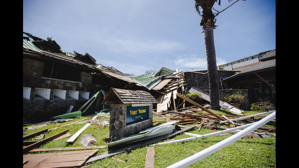 Quello che resta del Fort Young Hotel di Roseau, dopo il passaggio dell'uragano Maria (Afp)&nbsp;