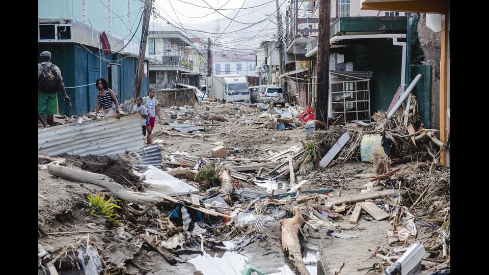 I danni alle abitazioni dei residenti di Roseau, 4 giorni dopo il passaggio dell'uragano Maria (Afp)&nbsp;