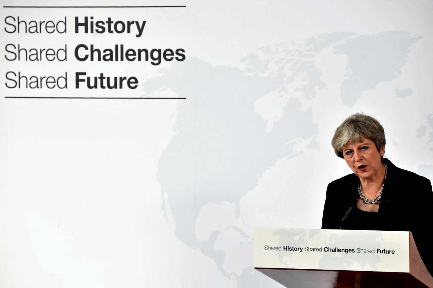 Theresa May durante il suo discorso sulla Brexit a Firenze
