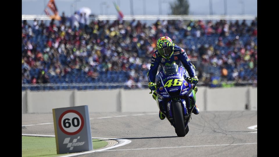 Valentino Rossi terzo in griglia di partenza al Gran Premio di Aragon 2017, 23 giorni dopo la frattura della gamba (Afp) &nbsp;