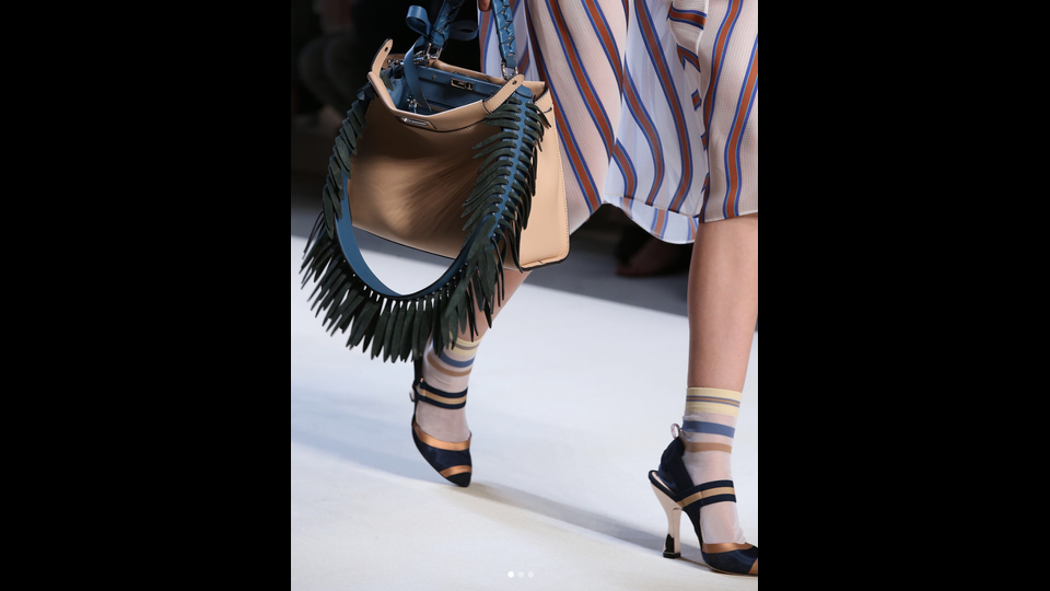 L'accessorio must have per la prossima primavera sono le calze, i calzini e i collant. Sulle passerelle della Milano Fashion week Fendi li propone in versione sportiva, sia pi&ugrave; eleganti.