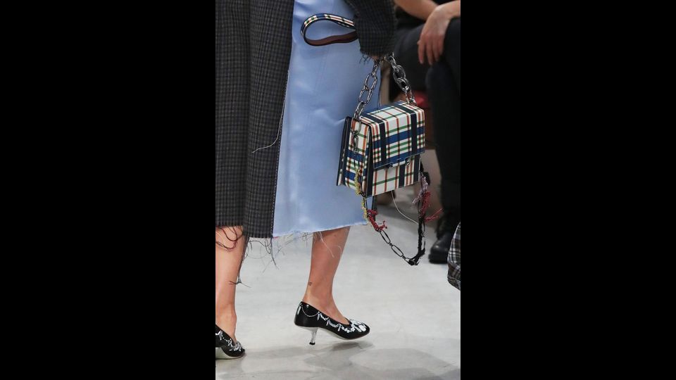 Pi&ugrave; eccentrici i modelli di Marni, che giocano con il design rimodellando strutture tradizionali.