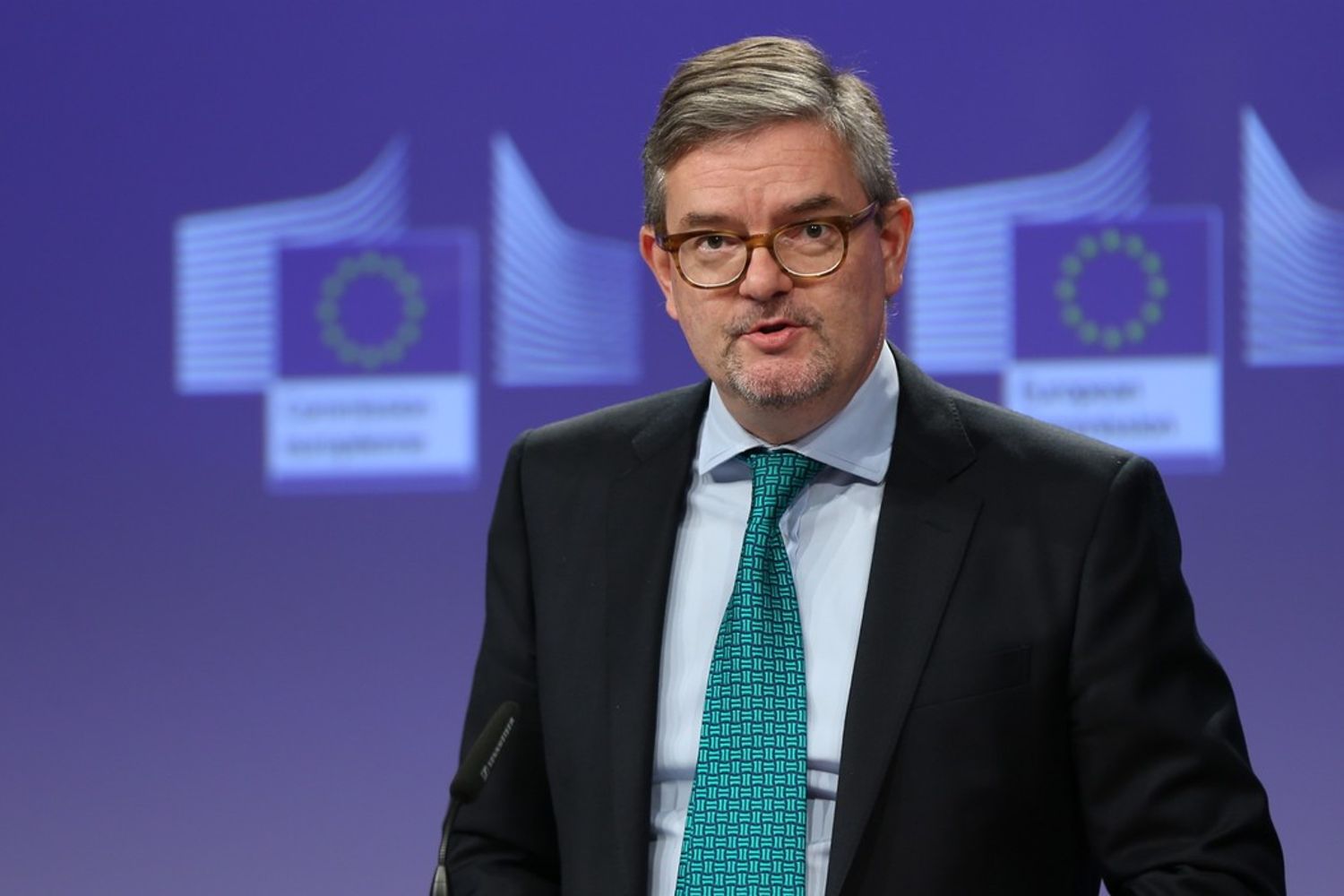 &nbsp;Il commissario europeo per l'Unione per la Sicurezza Julian King, parla durante una conferenza stampa congiunta con Andrus Ansip &nbsp;