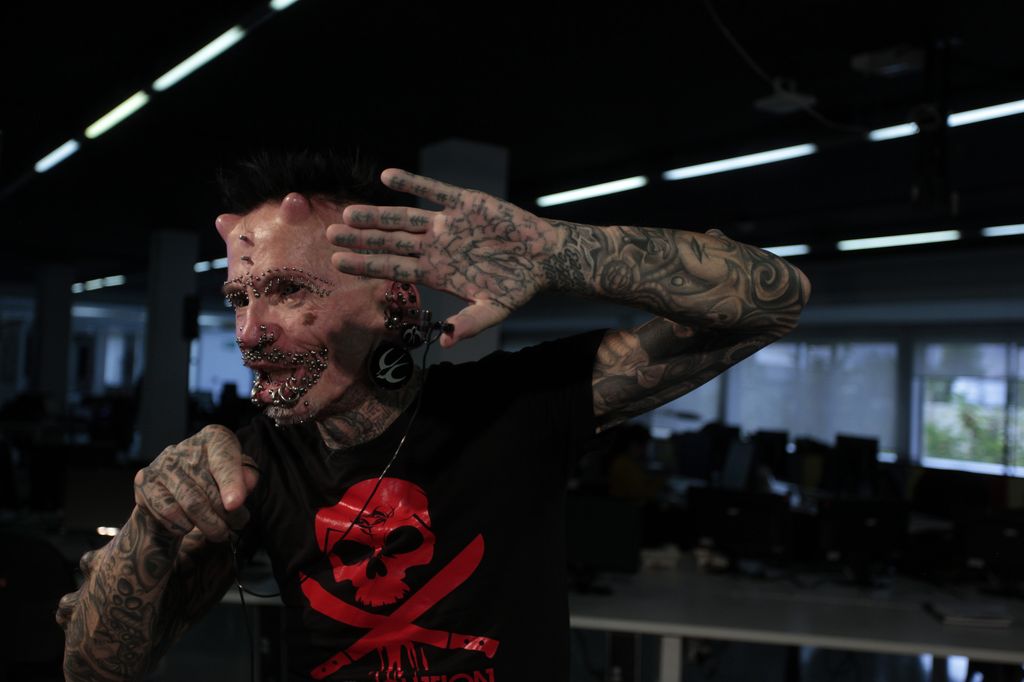 &nbsp;Rolf Bucholz, l'uomo pi&ugrave; perforato del mondo