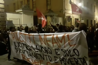 Manifestazione e scontri nella notte al G7 di Torino, feriti due agenti