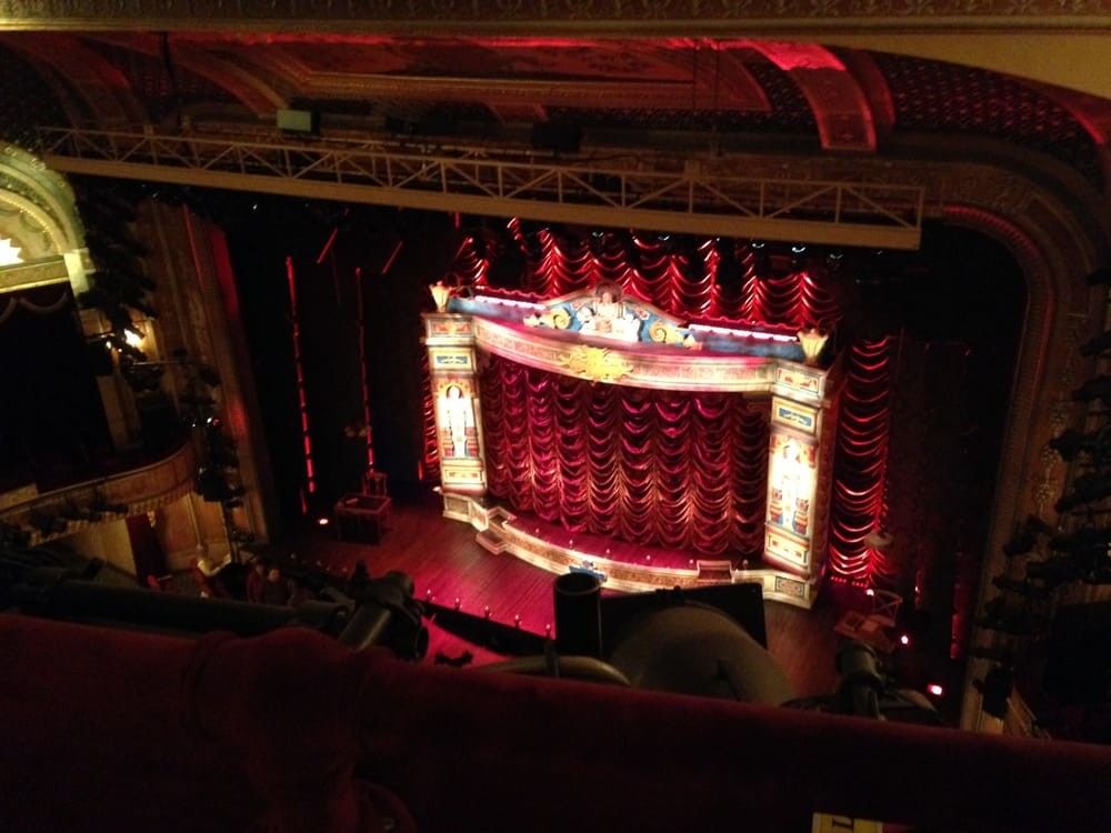 &nbsp;Il palco del Walter Kerr Theater