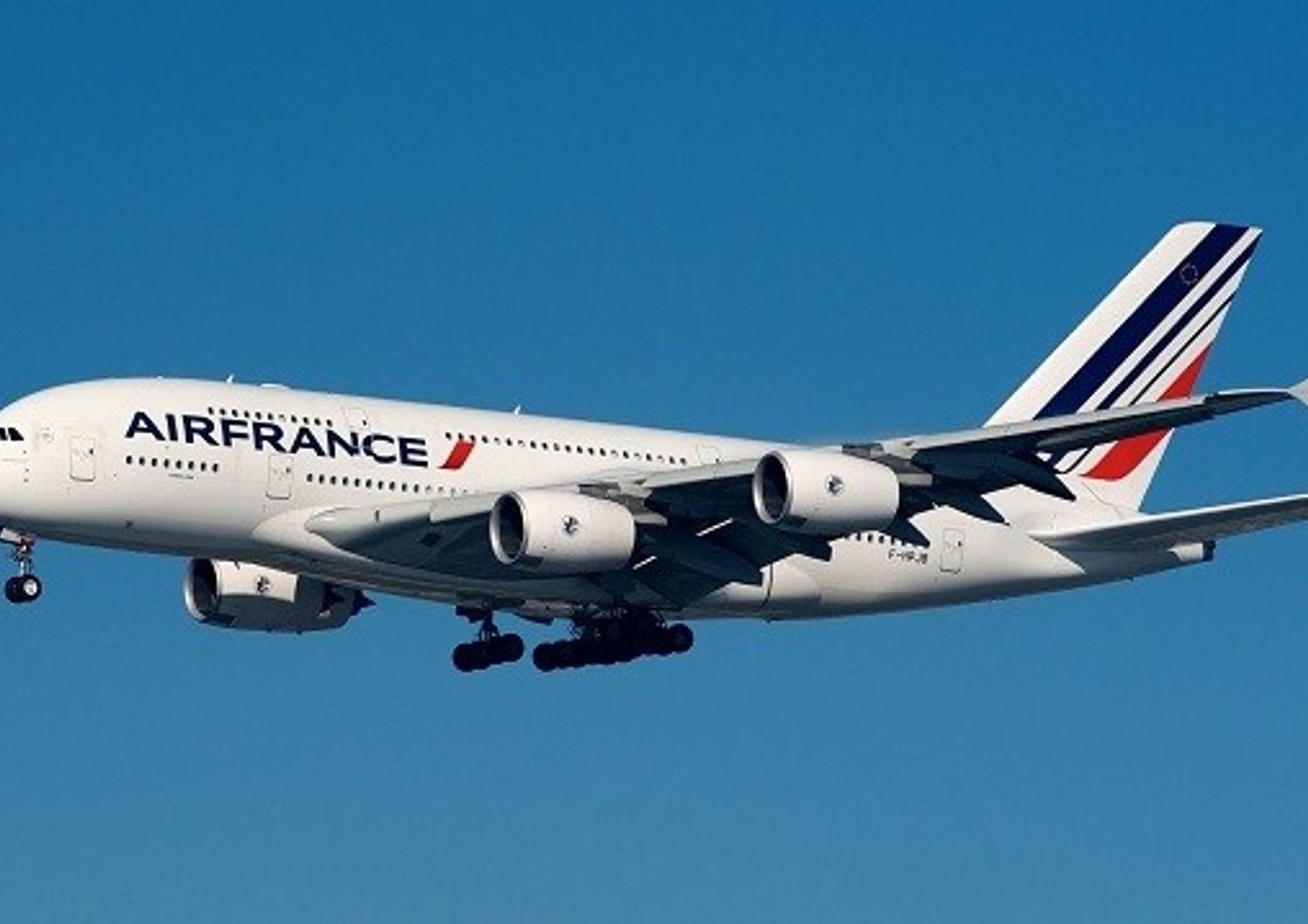Le immagini spaventose dell&#39;A380 che perde pezzi del motore