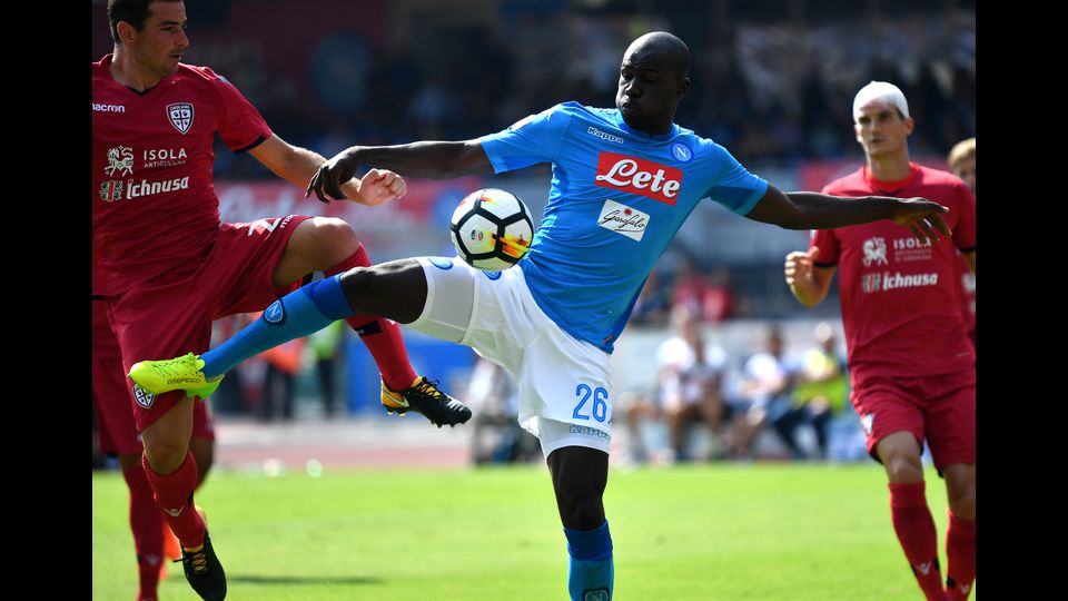 Il difensore del Napoli Kalidou Koulibaly autore del terzo gol contro il Cagliari al San Paolo (Afp)&nbsp;