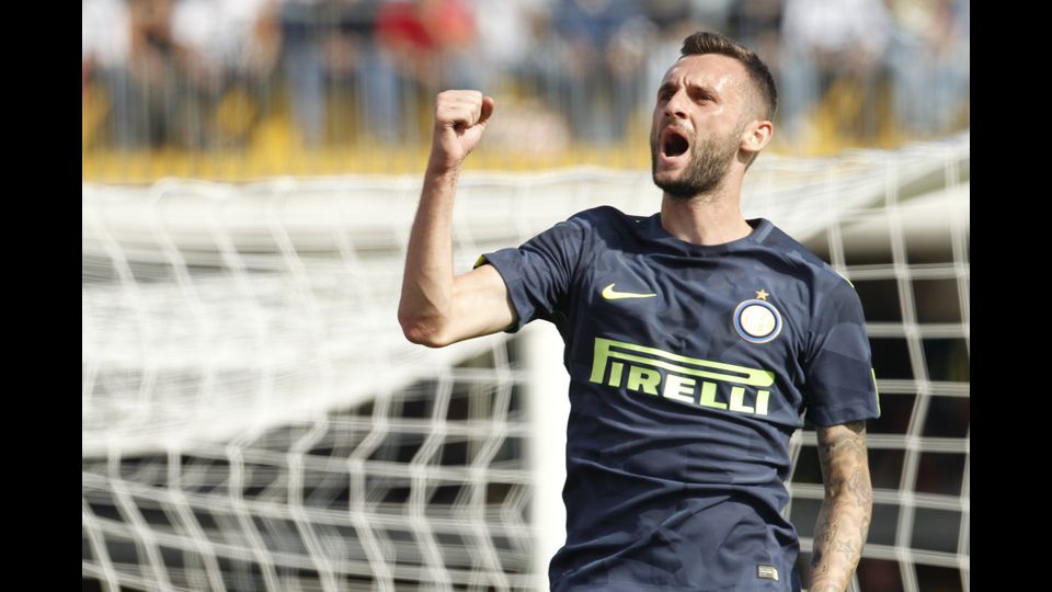 Il centrocampista dell&rsquo;Inter Marcelo Brozovic autore dei due gol contro il Benevento al Vigorito (Afp)&nbsp;