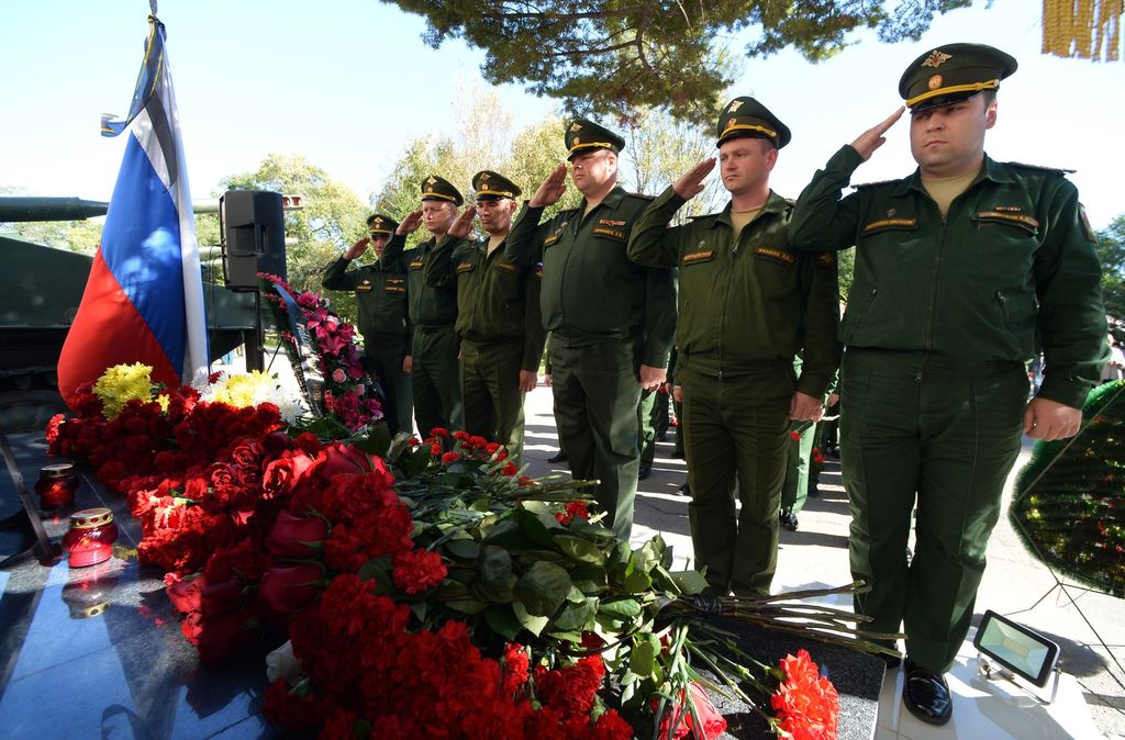 Una cerimonia in memoria del generale Valery Asapov, ucciso in Siria