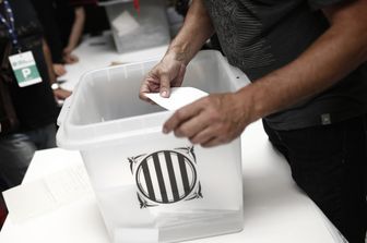 &nbsp;Lo spoglio delle schede nel referendum in Catalogna