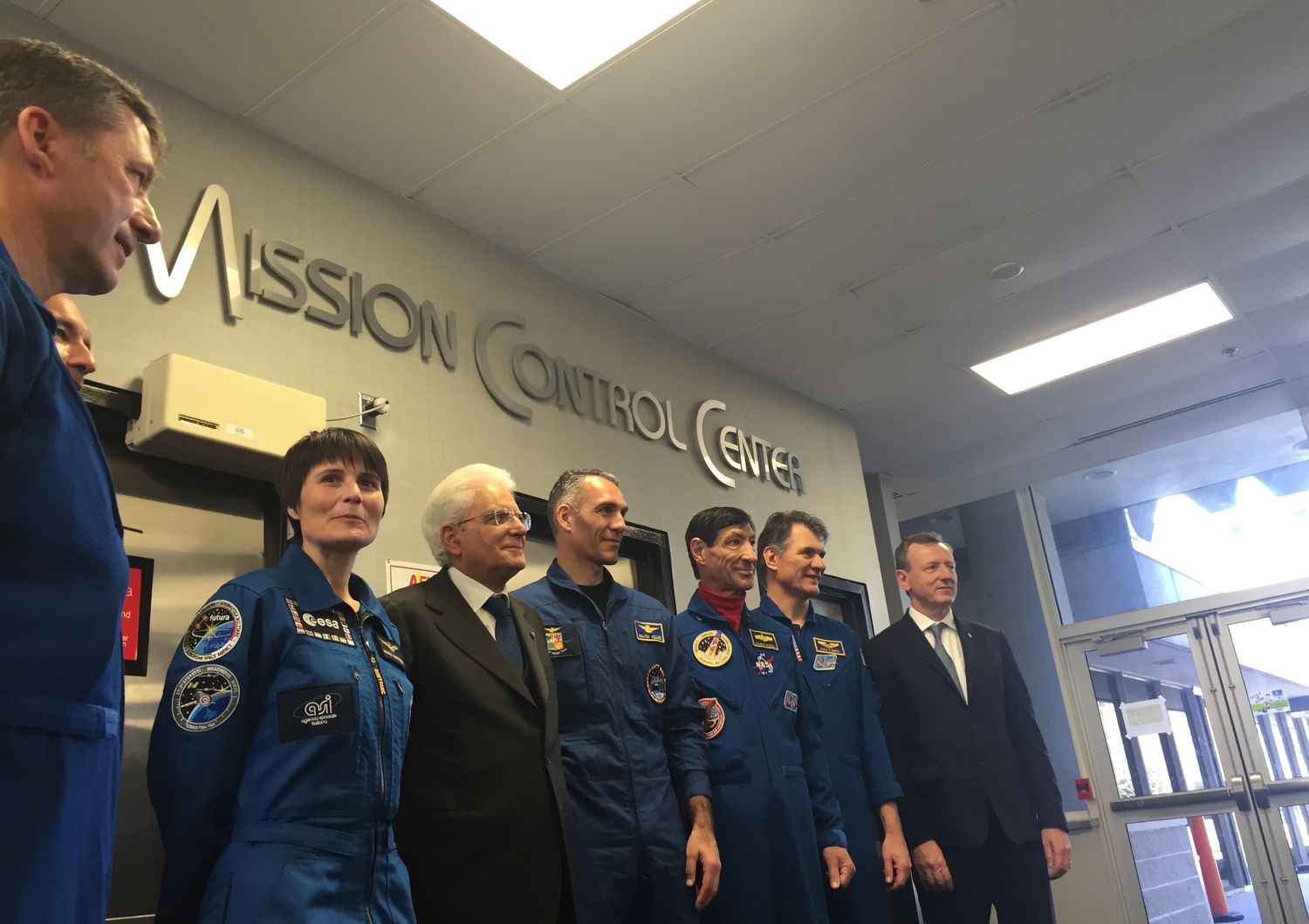 Il presidente Sergio Mattarella con gli astronauti italiani a Houston nel febbraio del 2016