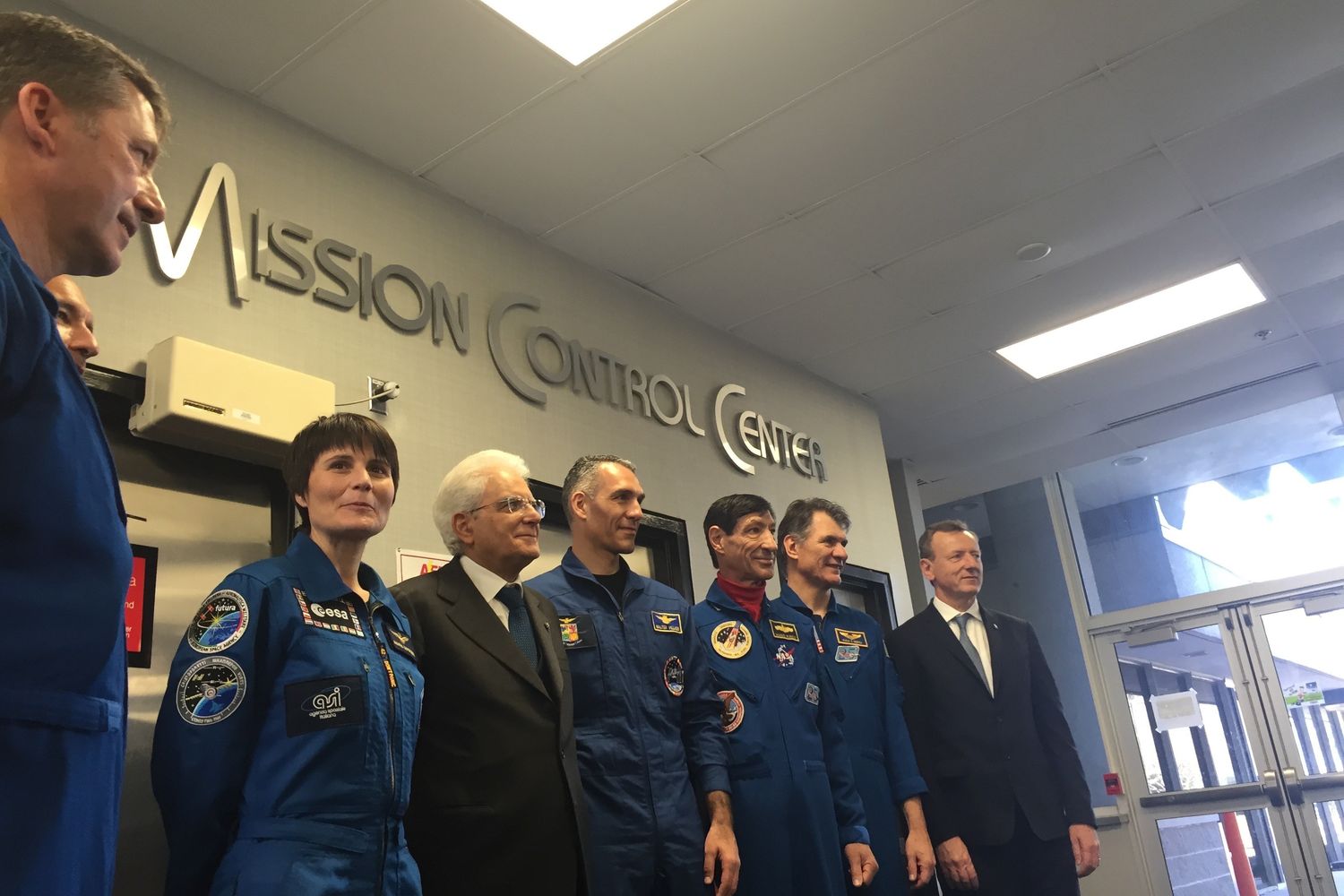 Il presidente Sergio Mattarella con gli astronauti italiani a Houston nel febbraio del 2016