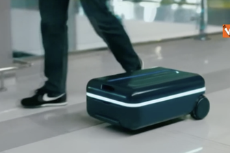 Questa valigia robot &egrave; in grado di seguirti ovunque. Da sola&nbsp;