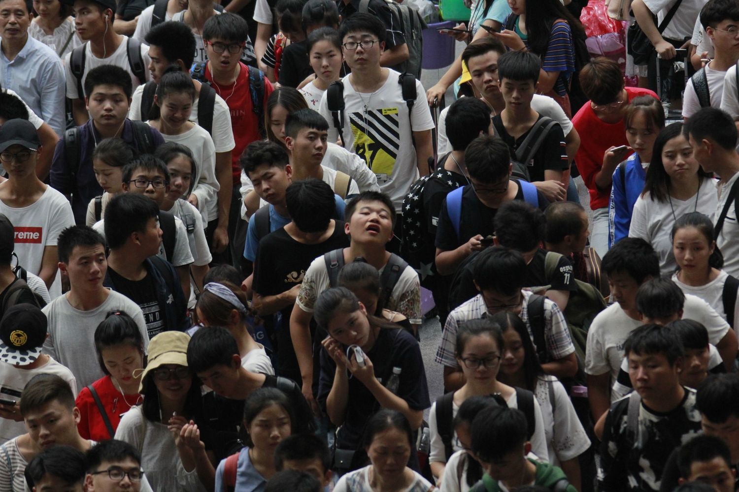 &nbsp;Cina, folla in una stazione ferroviaria