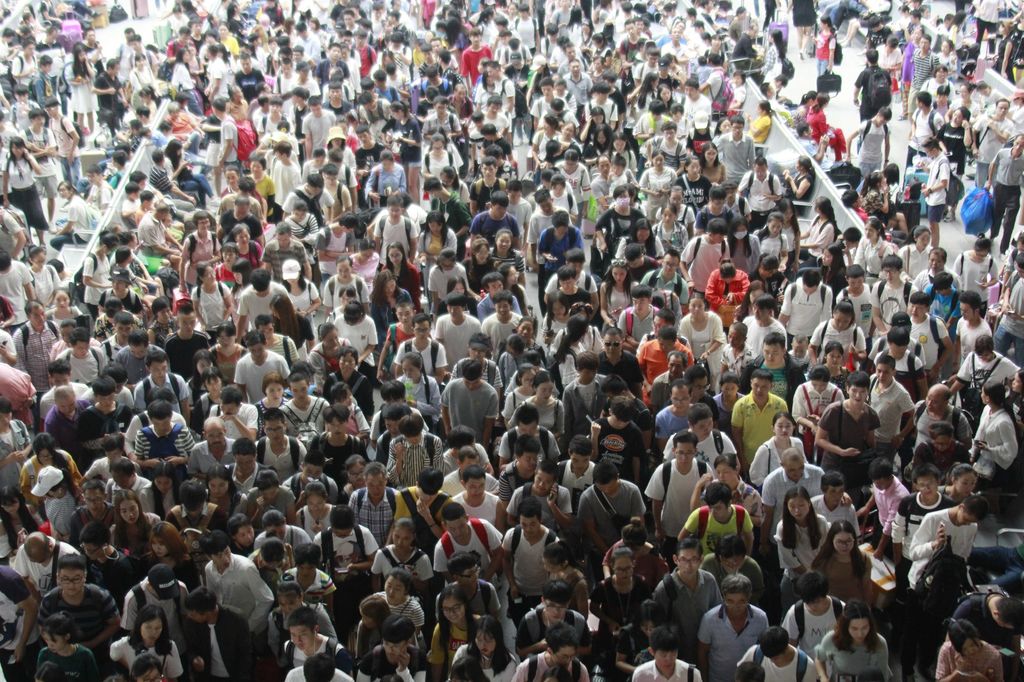 &nbsp;Cina, folla in una stazione ferroviaria