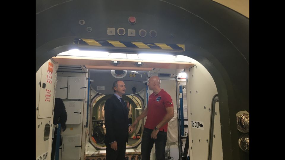 A fare da guida d&rsquo;eccezione all&rsquo;ambasciatore Varricchio nel suo giro alla Nasa, Luca Parmitano,&nbsp; che torner&agrave; in orbita tra 20 mesi.&nbsp;