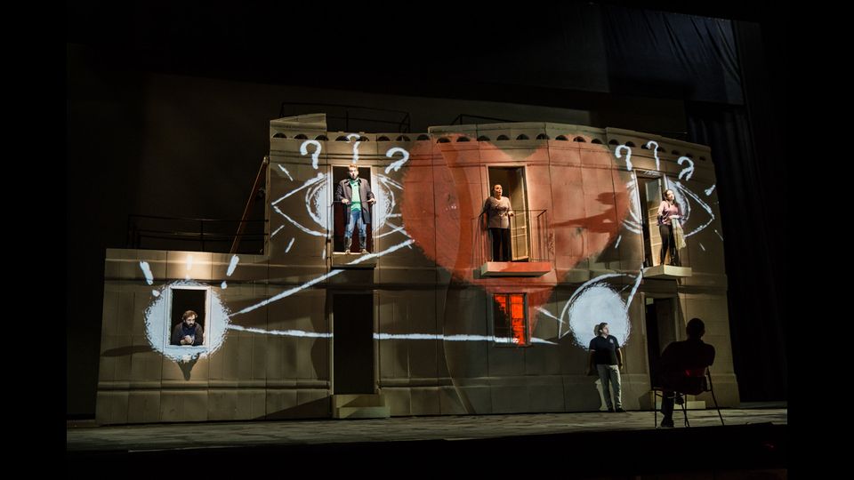 &nbsp;Un momento del Fra' Diavolo con le scene usate per una proiezione