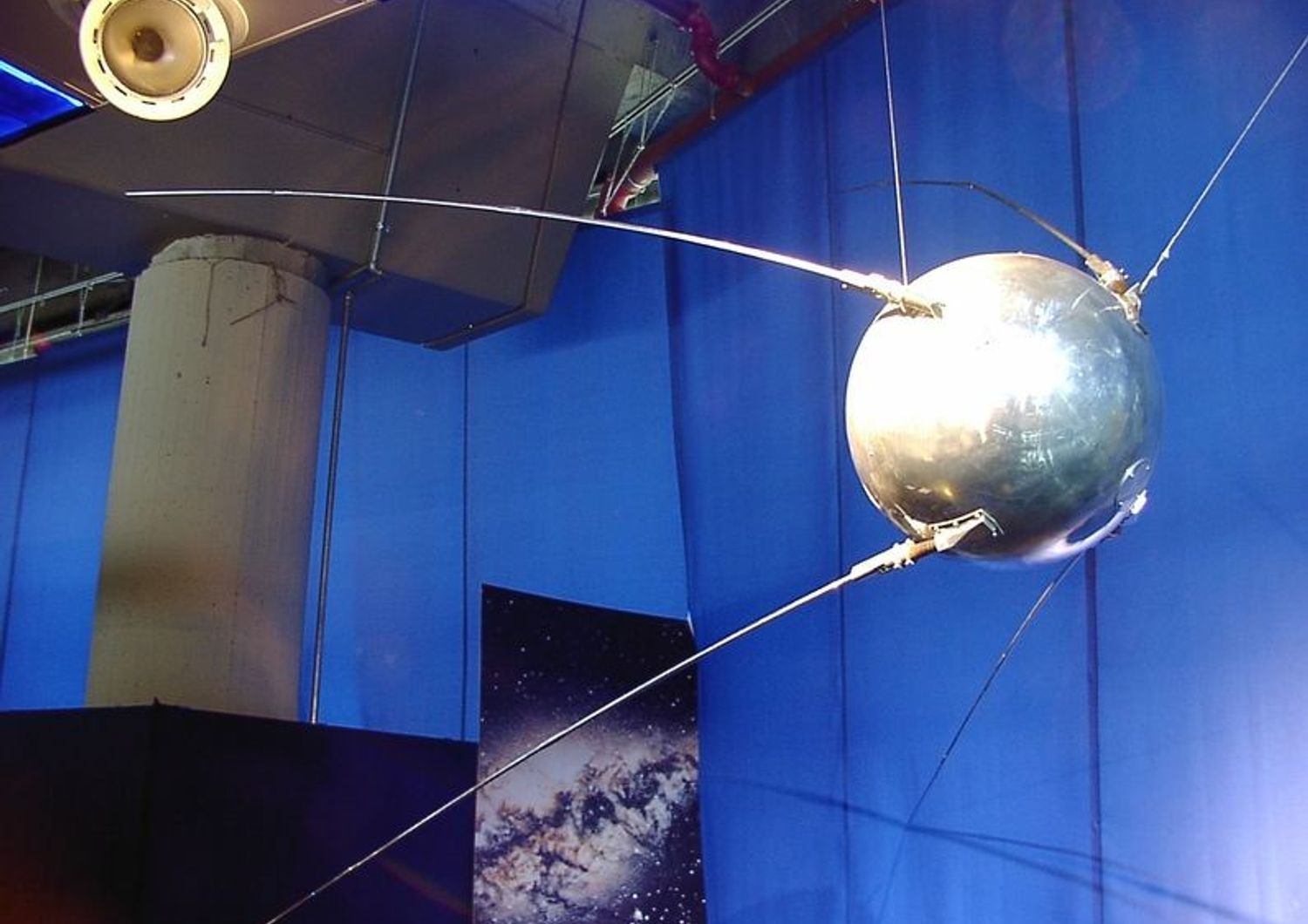 &nbsp;Modello dello Sputnik 1