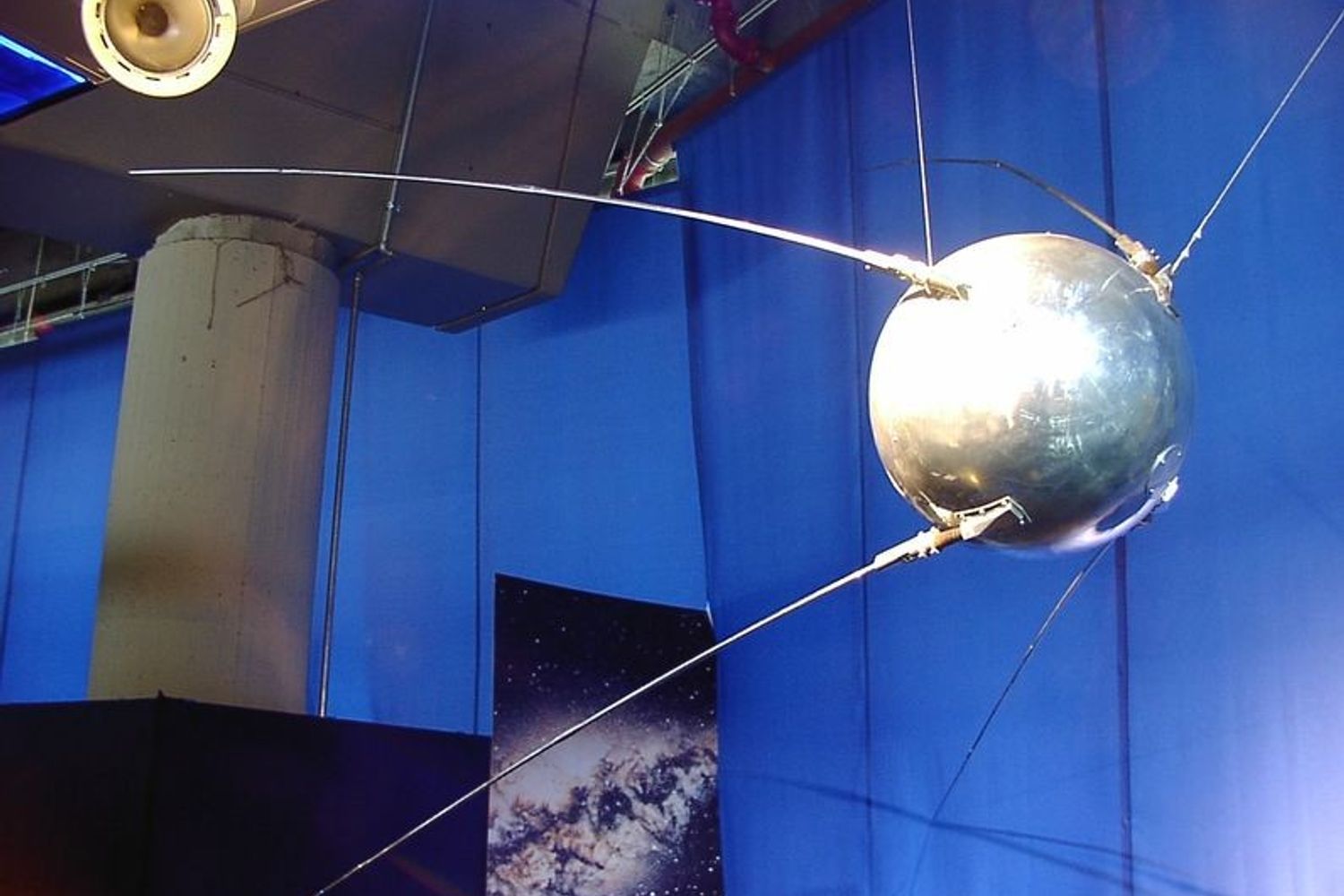 &nbsp;Modello dello Sputnik 1