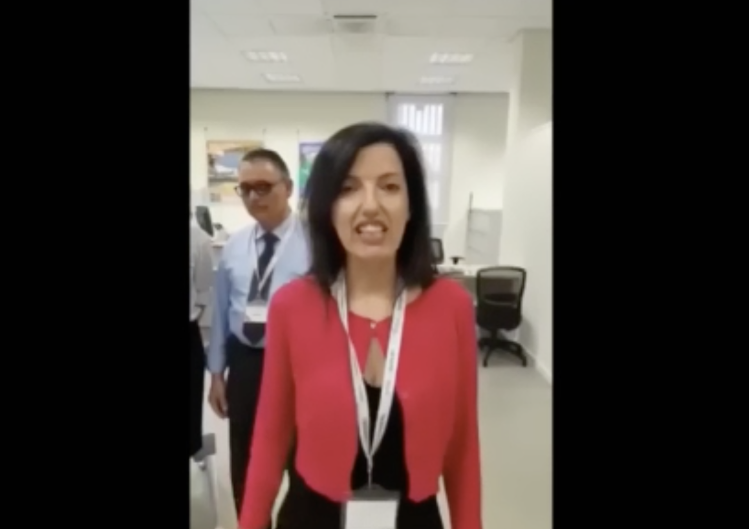 Uno screenshot del video fatto dai dipendenti della filiale Sanpaolo di Castiglione