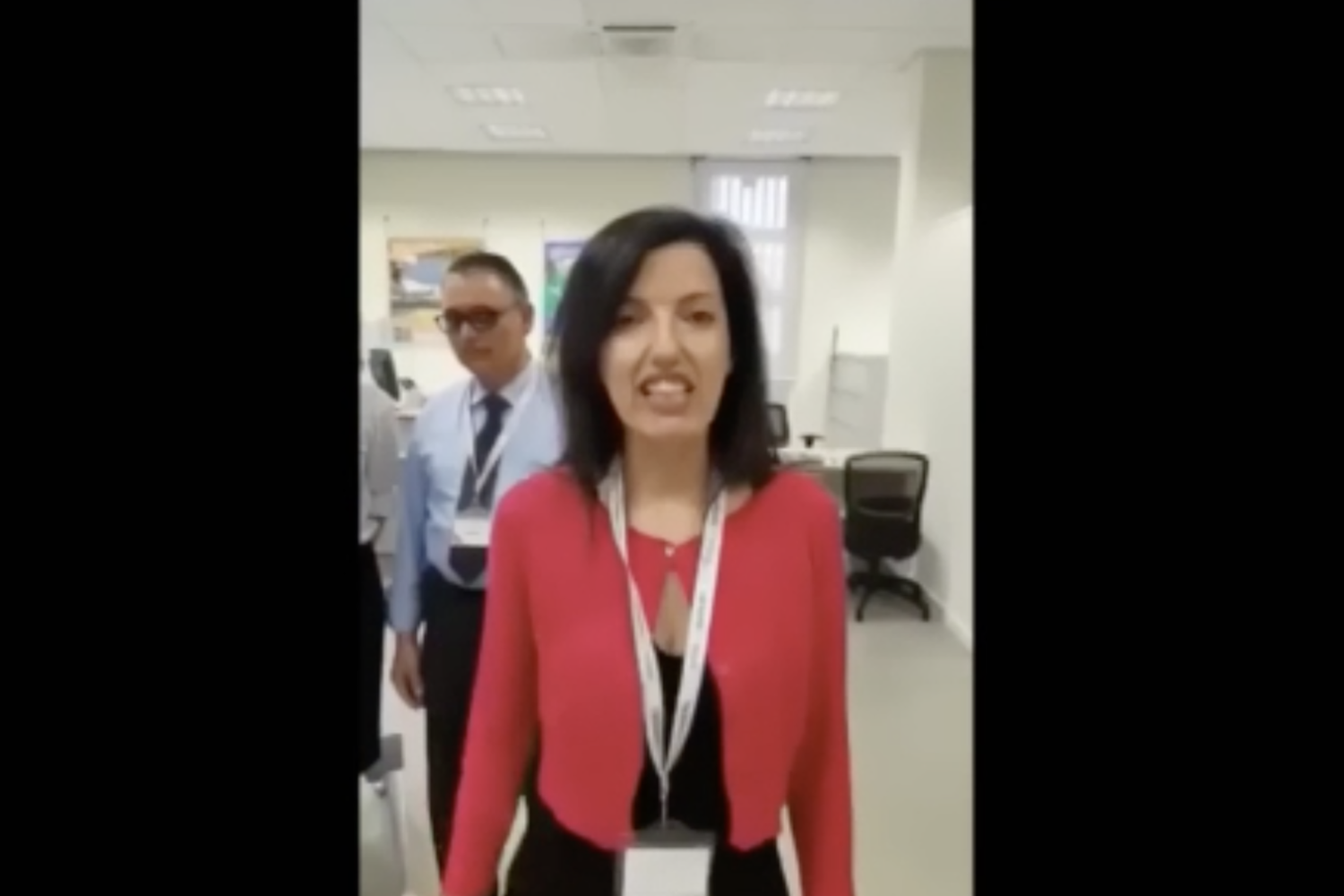Uno screenshot del video fatto dai dipendenti della filiale Sanpaolo di Castiglione