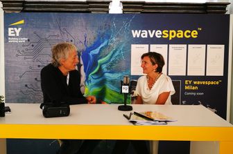 Riccardo Luna, direttore di Agi, e Silvia Candiani, ceo di Microsoft Italia