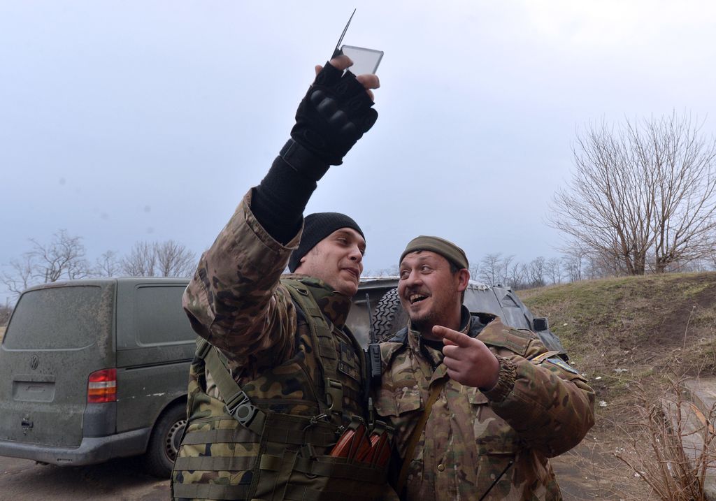 &nbsp;Volontari ucraini a Mariupol