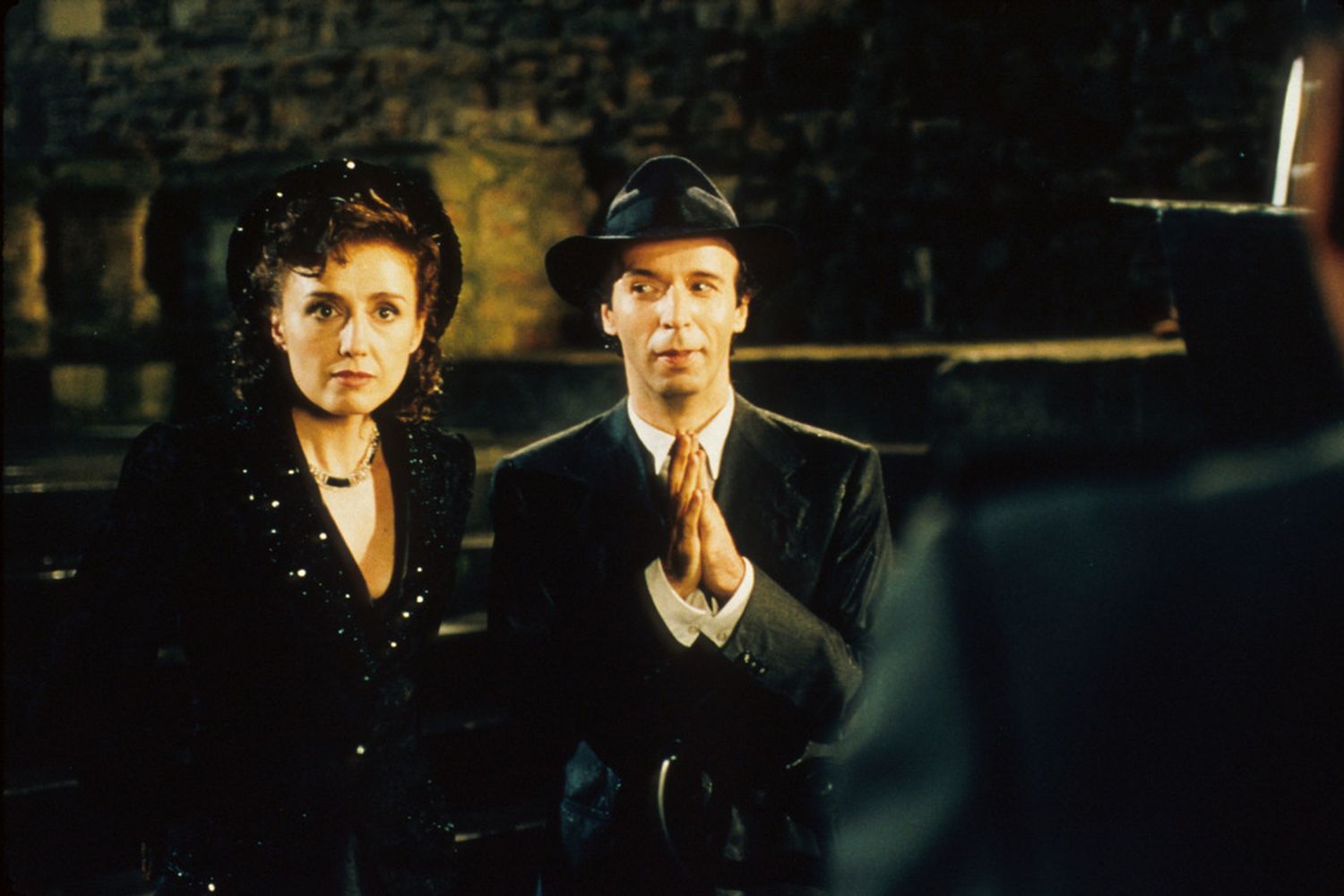 Roberto Benigni e Nicoletta Braschi in una scena del film 'La vita &egrave; bella'