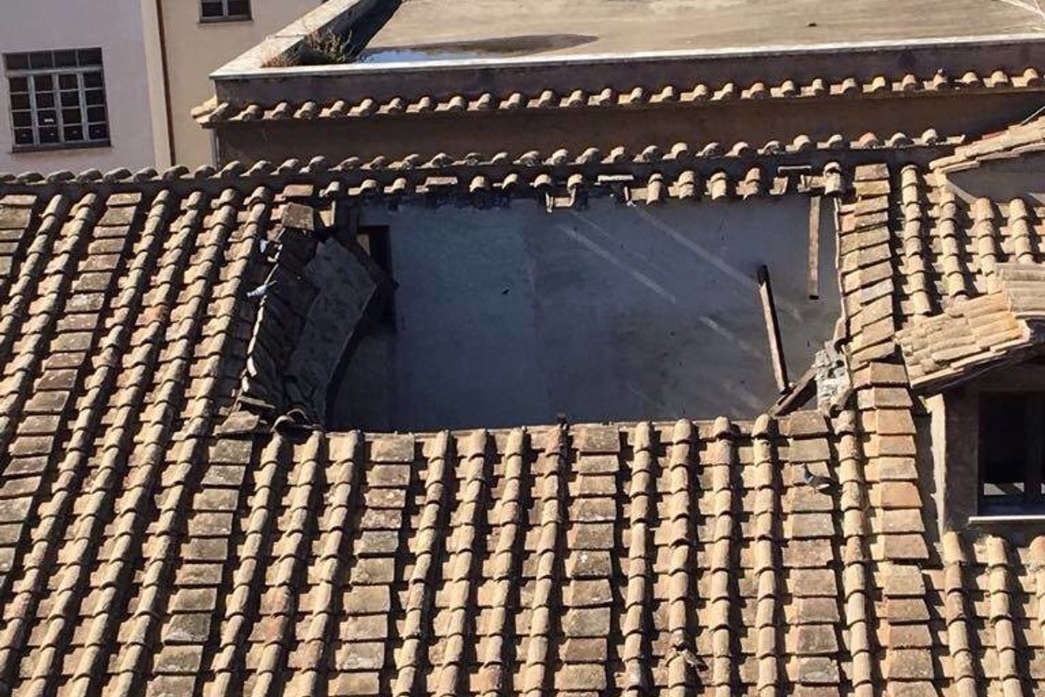 &nbsp;Il tetto crollato al liceo Virgilio di Roma