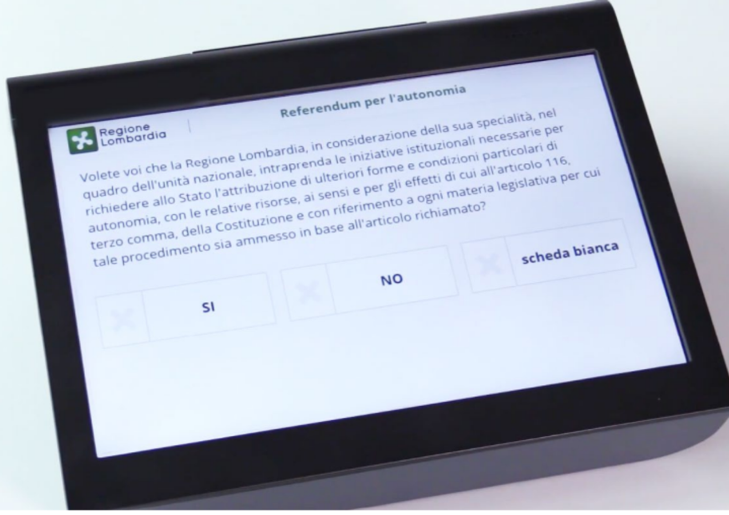 Il tablet con cui si voter&agrave; nel referendum sulla autonomia della Lombardia