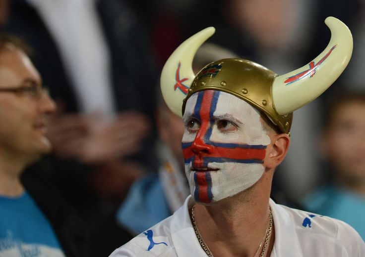 Un tifoso della nazionale delle Faroer durante i gironi di qualificazione per i mondiali di calcio del 2014
