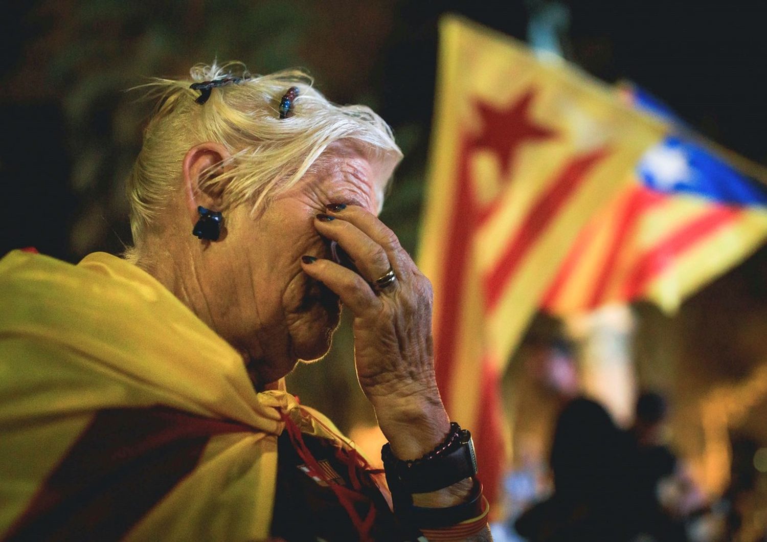 La Catalogna rinvia l&#39;indipendenza. Ma spunta un &#39;piano segreto&#39; per ottenerla