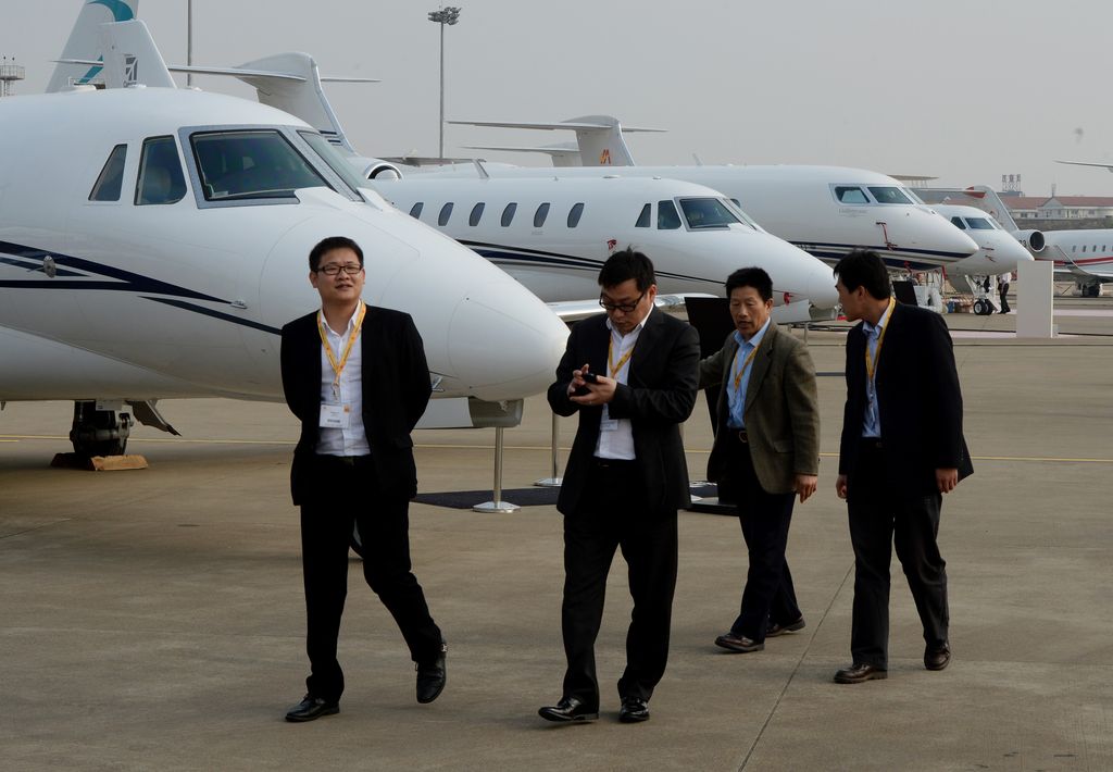 &nbsp;Uomini d'affari cinesi scendono dal loro jet privato