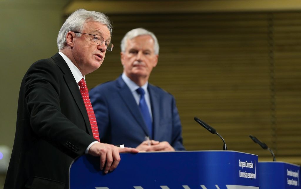 David Davis e Michel Barnier, capi negoziatori di Londra e Bruxelles