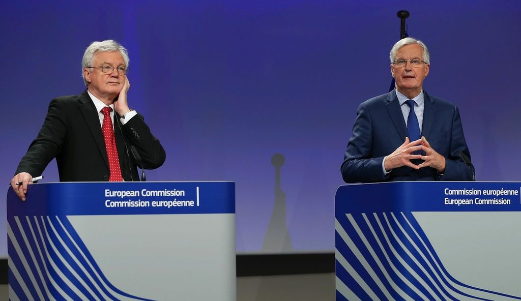 &nbsp;David Davis e Michel Barnier