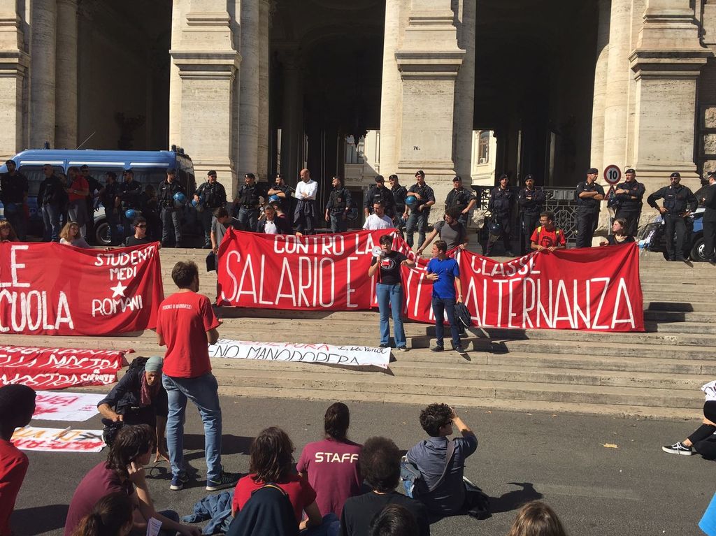 &nbsp;Un momento della manifestazione degli studenti a Roma contro l'alternanza scuola-lavoro