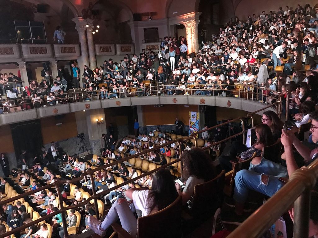 &nbsp;Il teatro Odeon di Firenze, gremito per Tim Cook