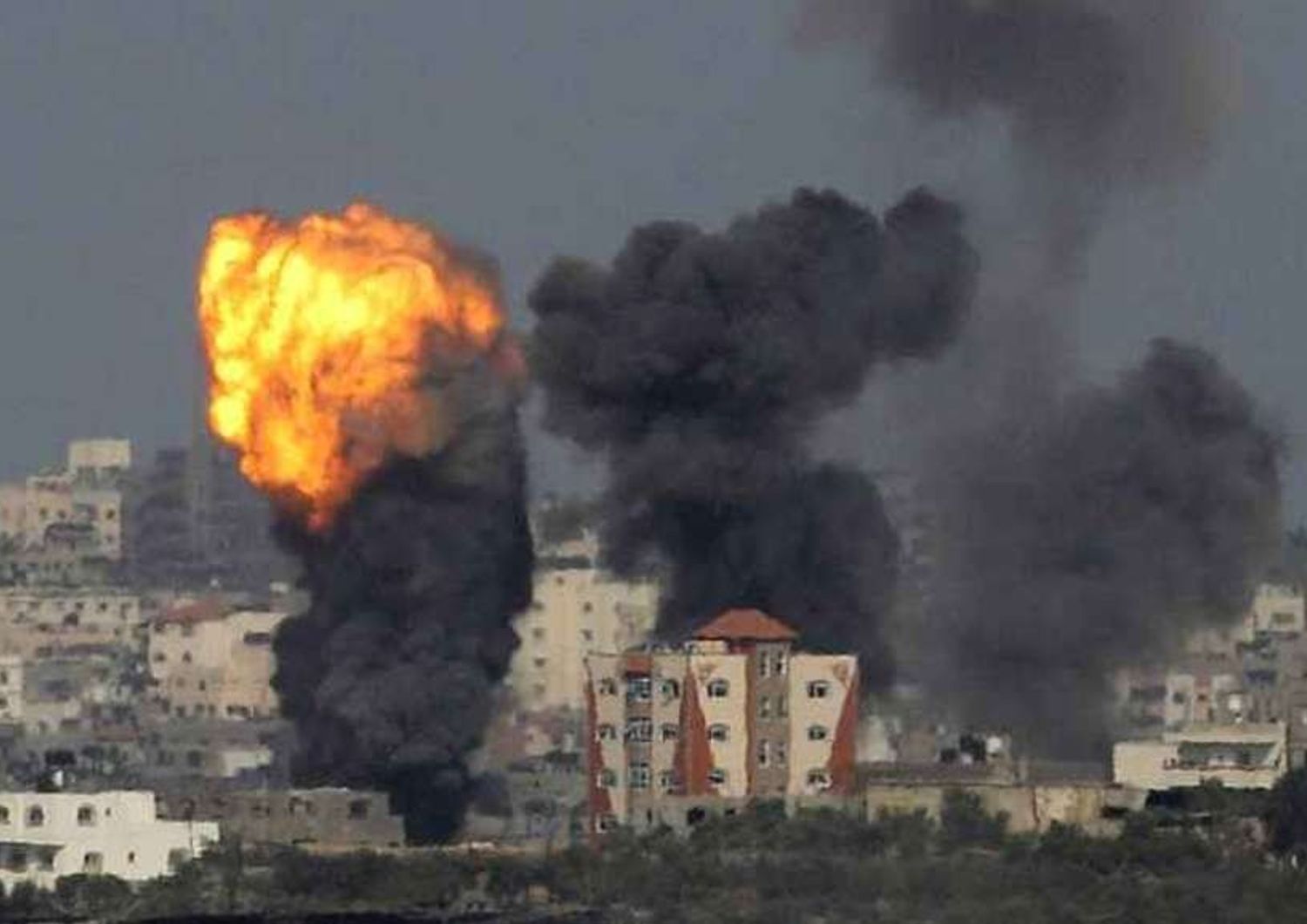 M. O.: pesanti bombardamenti, migliaia in fuga dal Nord di Gaza