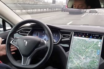 &nbsp;Auto a guida autonoma