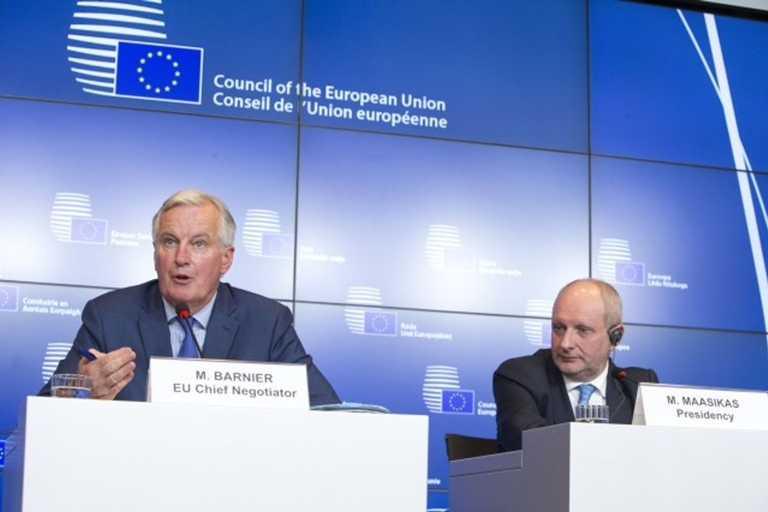 &nbsp; Michel Barnier e &nbsp;Matti Maasikas&nbsp;