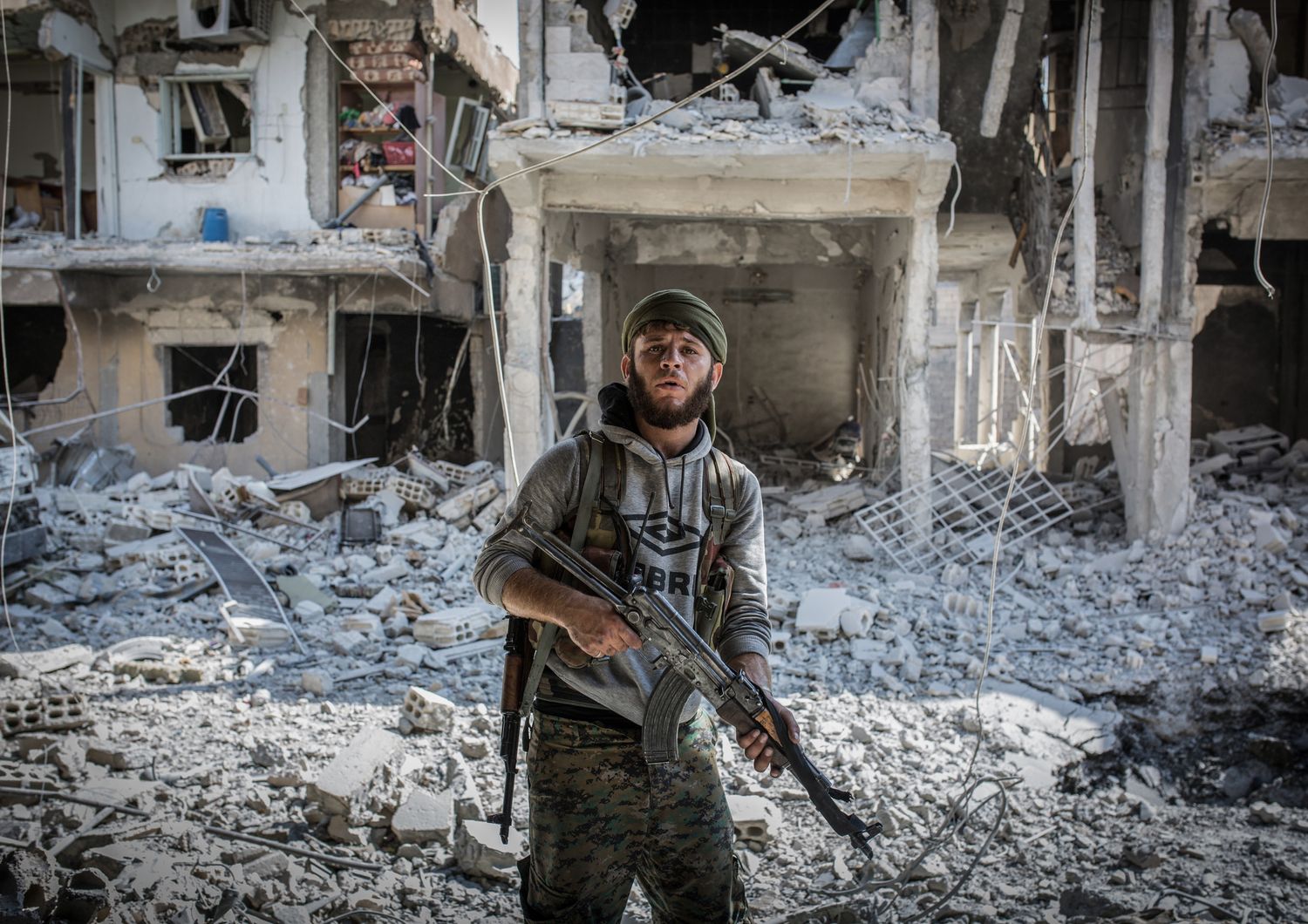 &nbsp;Un miliziano delle Forze Democratiche Siriane durante i combattimenti a Raqqa