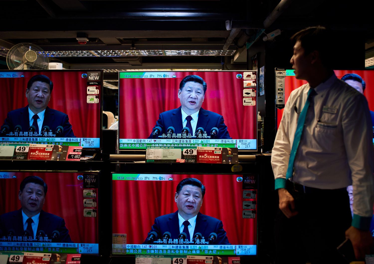 Il presidente cinese Xi-Jinping in tv