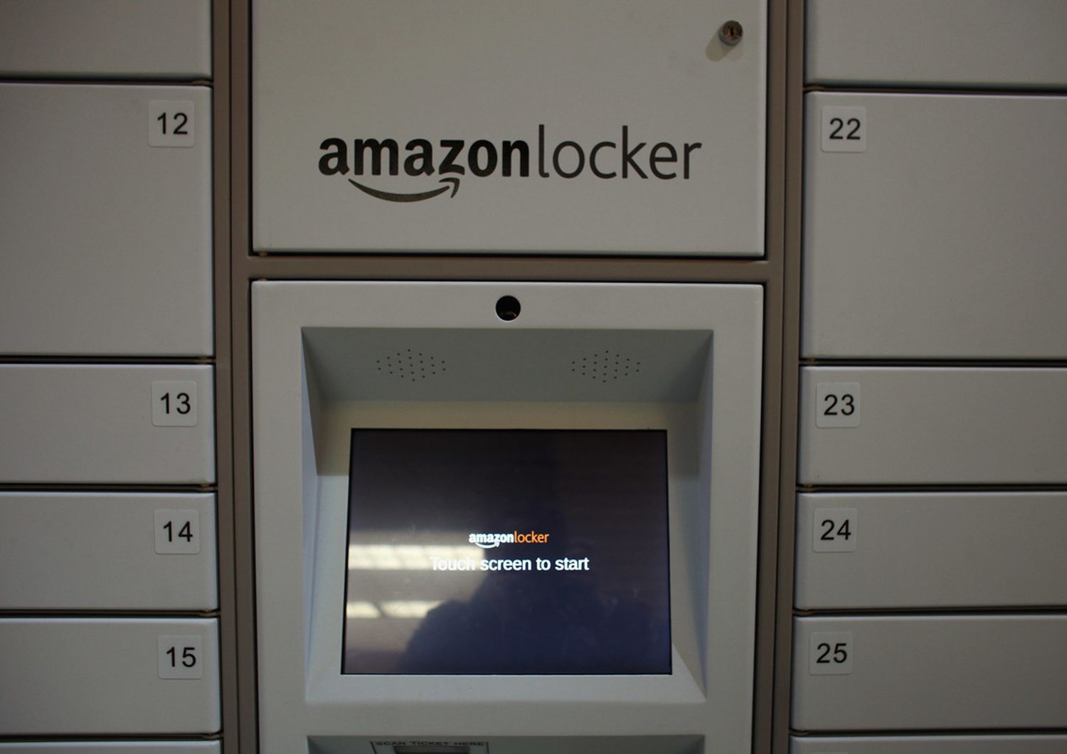 &nbsp;Amazon Locker